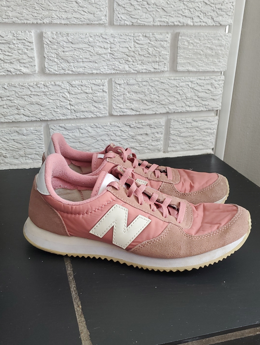 New Balance Pink and White Retro Runners Trauners Sz 5.5 Casual Activewear Girly